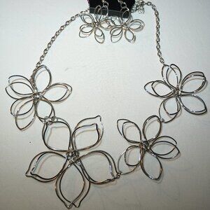 Paparazzi Necklace ~ The Show Must GROW On - Silver